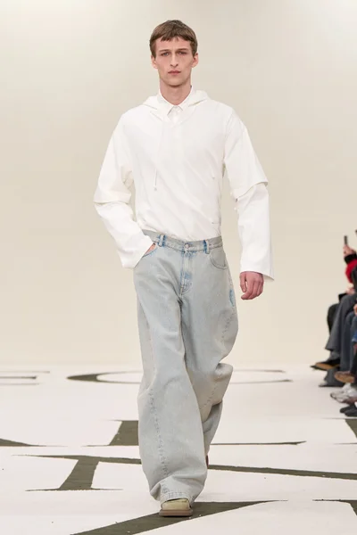 Look 15